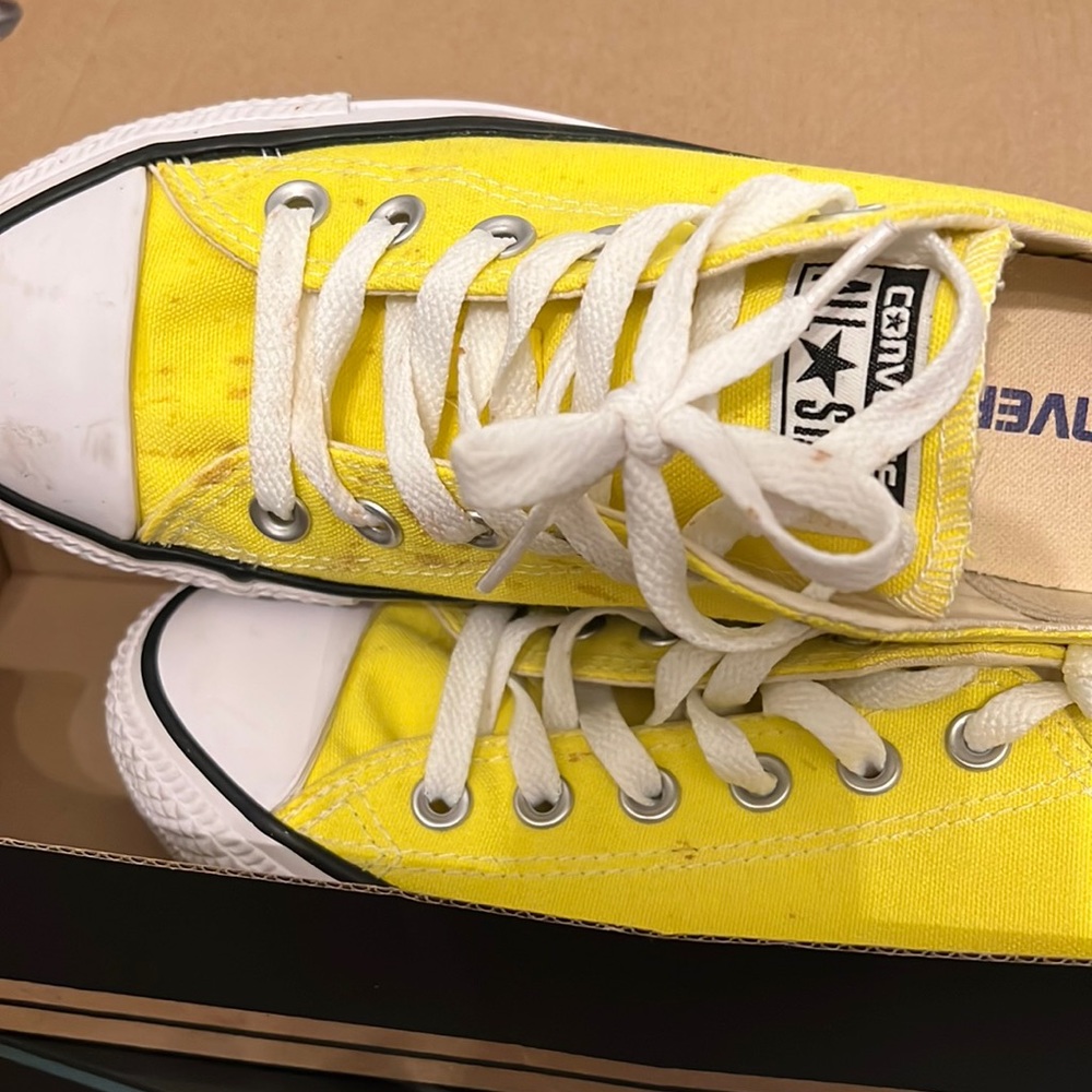 Canary yellow low top converse